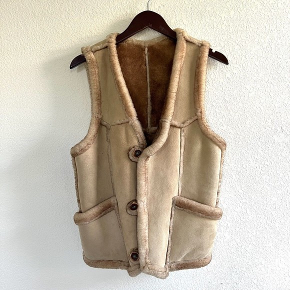 The Sheepskin Trader Vest Shearling Natural Leather Antler Toggle Size Small Tan